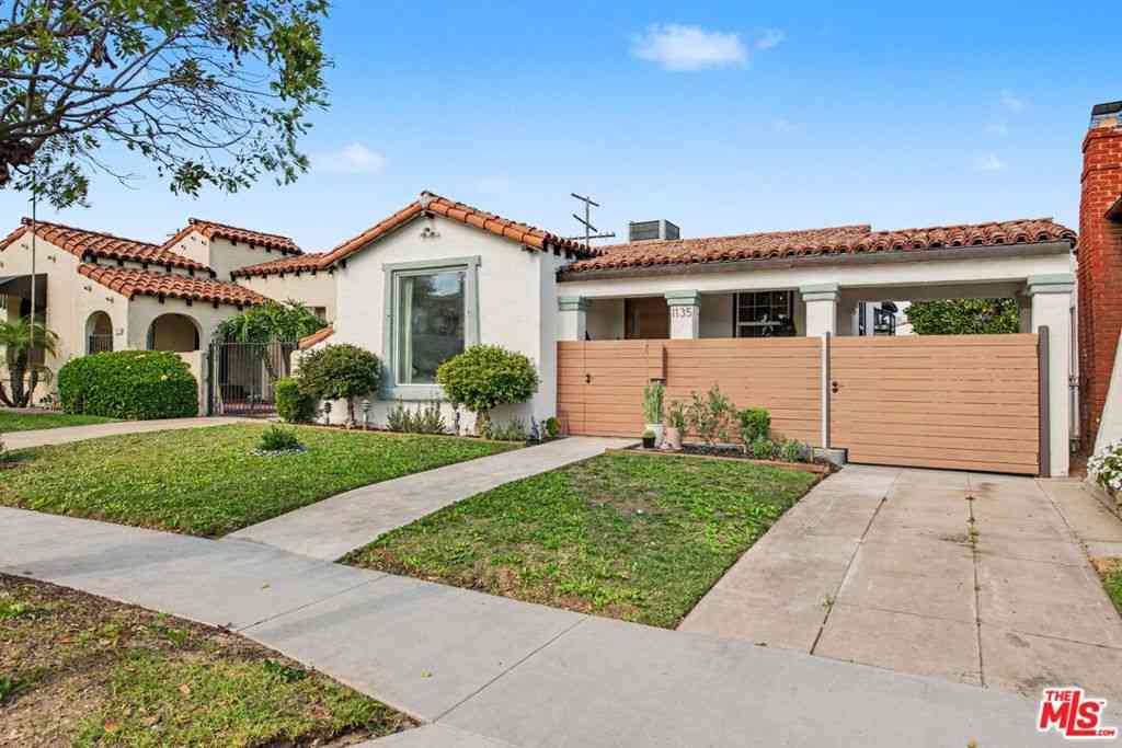 Homes For Sale - 1135 W 81st Place<br/> Los Angeles County, Los Angeles, CA 90044