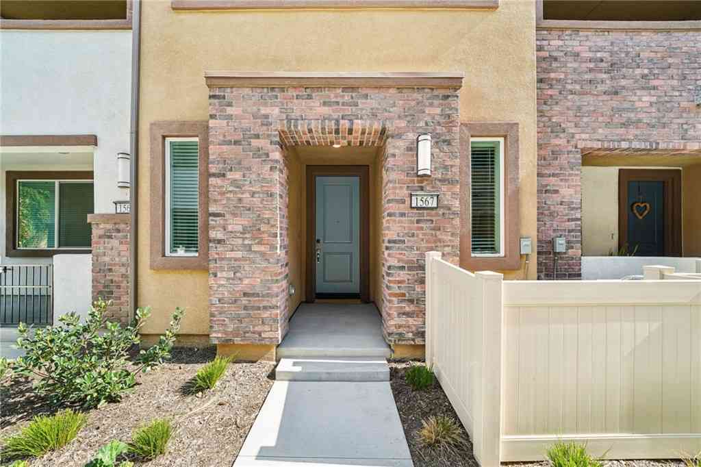 Condo For Sale - 1567 Stratus Drive<br/> Pomona, CA 91768