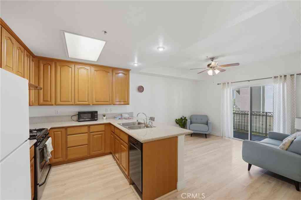 Condo For Sale - 17888 Alburtis Avenue #B117<br/> Artesia, CA 90701