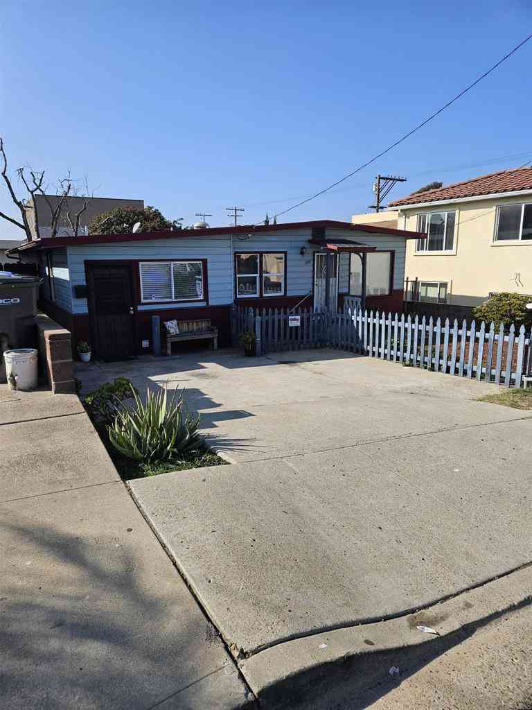 Homes For Sale - 1810 Granger Avenue<br/> San Diego County, National City, CA 91950