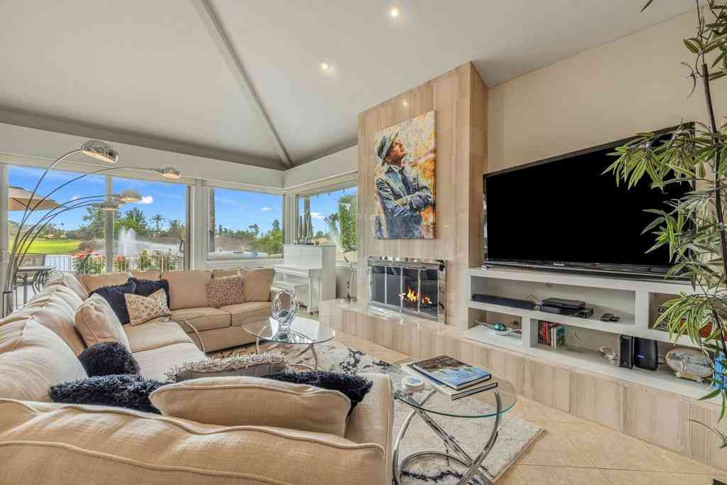 Condo For Sale - 230 Kavenish Drive<br/> Rancho Mirage, CA 92270