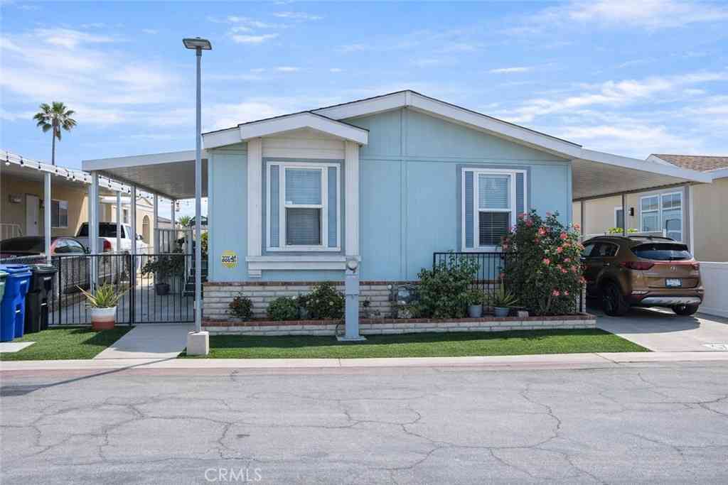 Mobile Home For Sale - 17225 Valley Boulevard W #54<br/> San Bernardino County, Fontana, CA 92335
