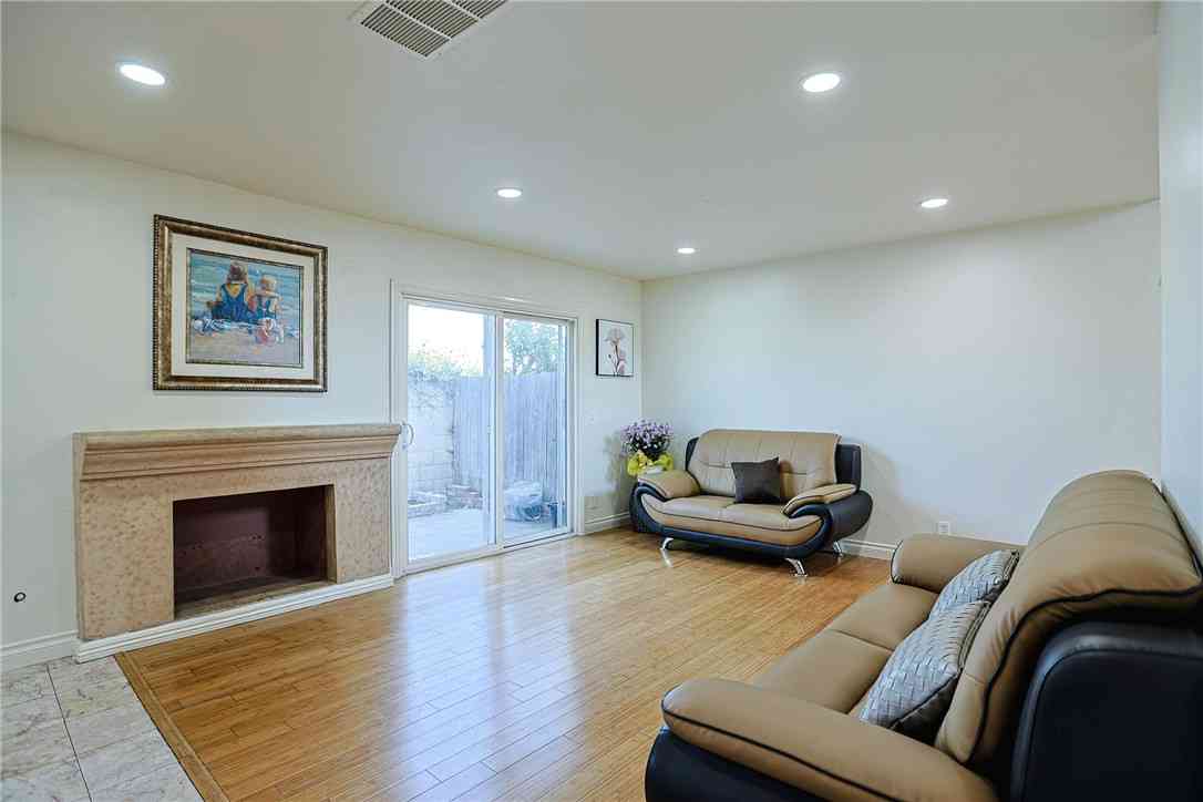 Condo For Sale - 4828 W 5th #E<br/> Santa Ana, CA 92703