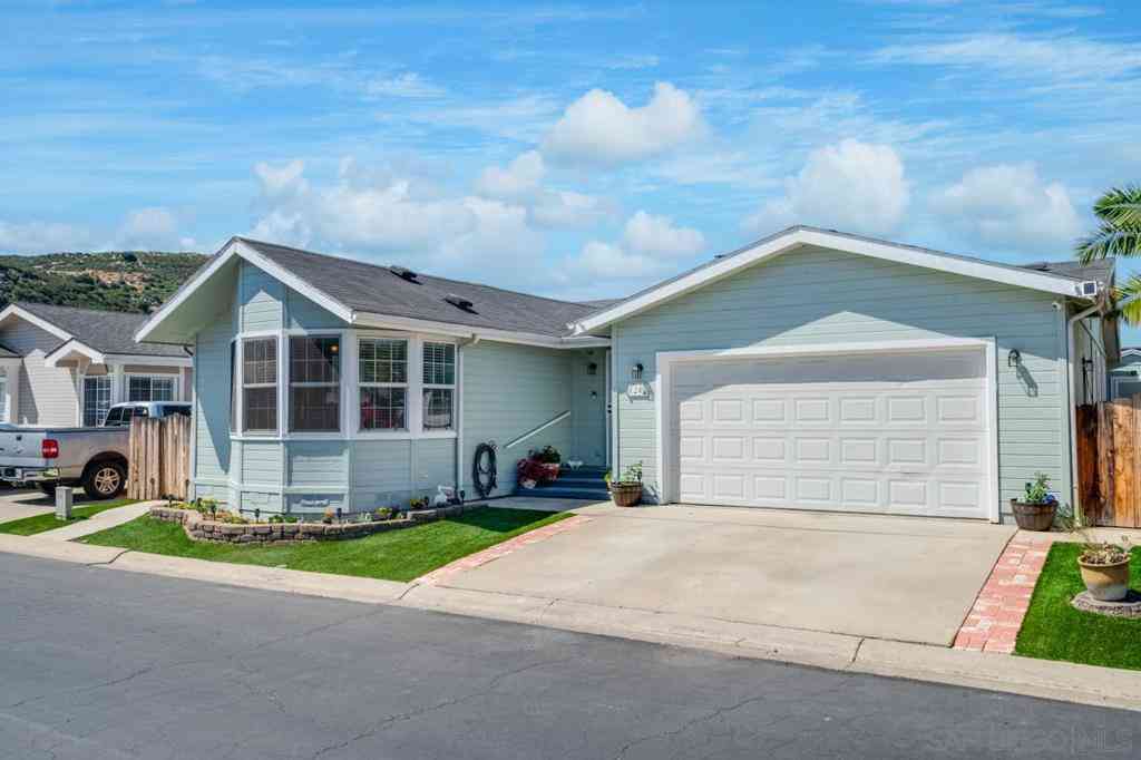 Mobile Home For Sale - 15935 Spring Oaks Rd #124<br/> San Diego County, El Cajon, CA 92021