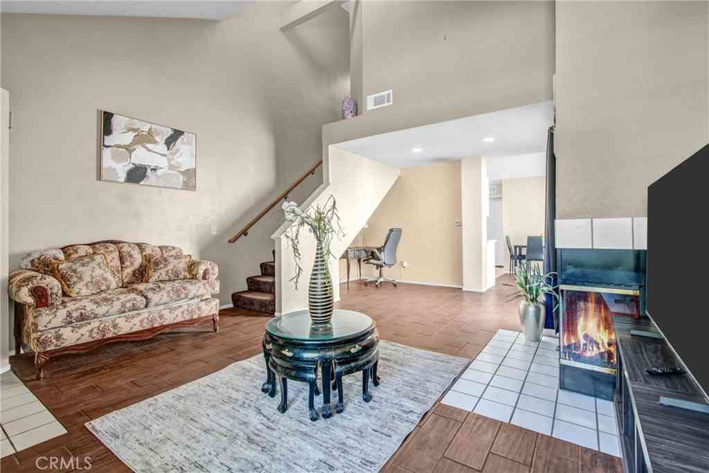 Townhouse For Sale - 37940 42nd Street E #125<br/> Los Angeles County, Palmdale, CA 93552
