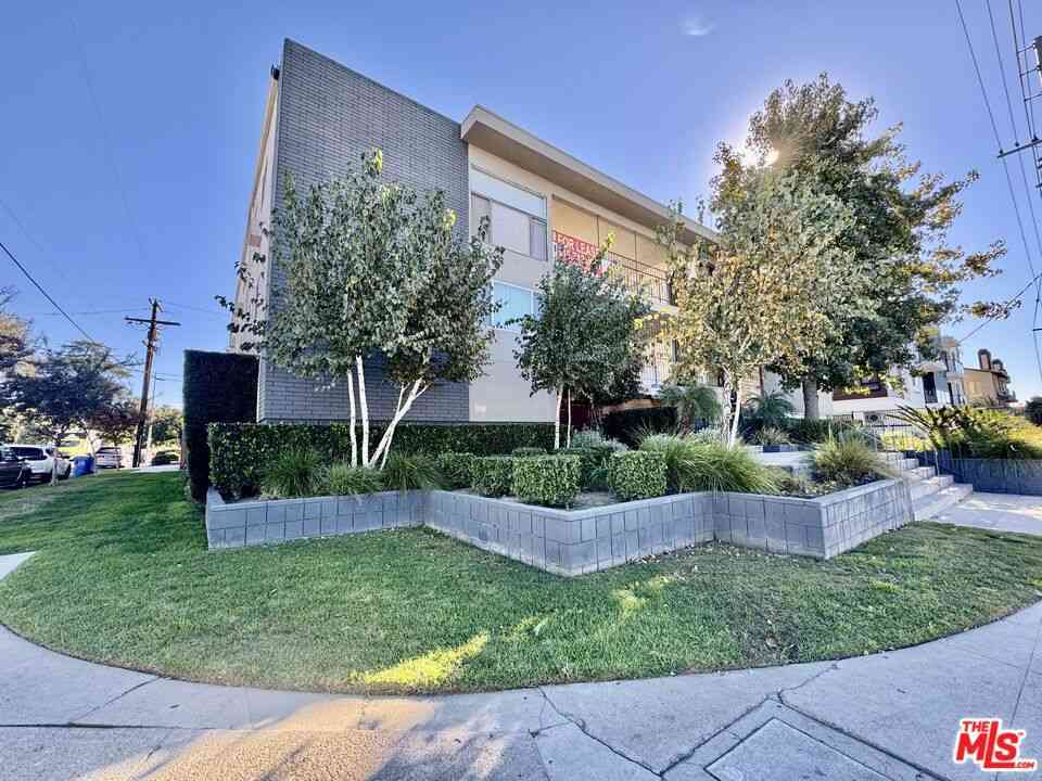Condo For Rent - 7524 Sepulveda Boulevard #107<br/> Los Angeles County, Van Nuys, CA 91405