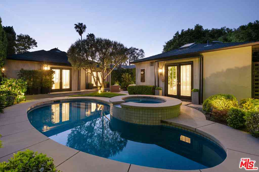 Homes For Sale - 334 Huntley Drive<br/> Los Angeles County, West Hollywood, CA 90048