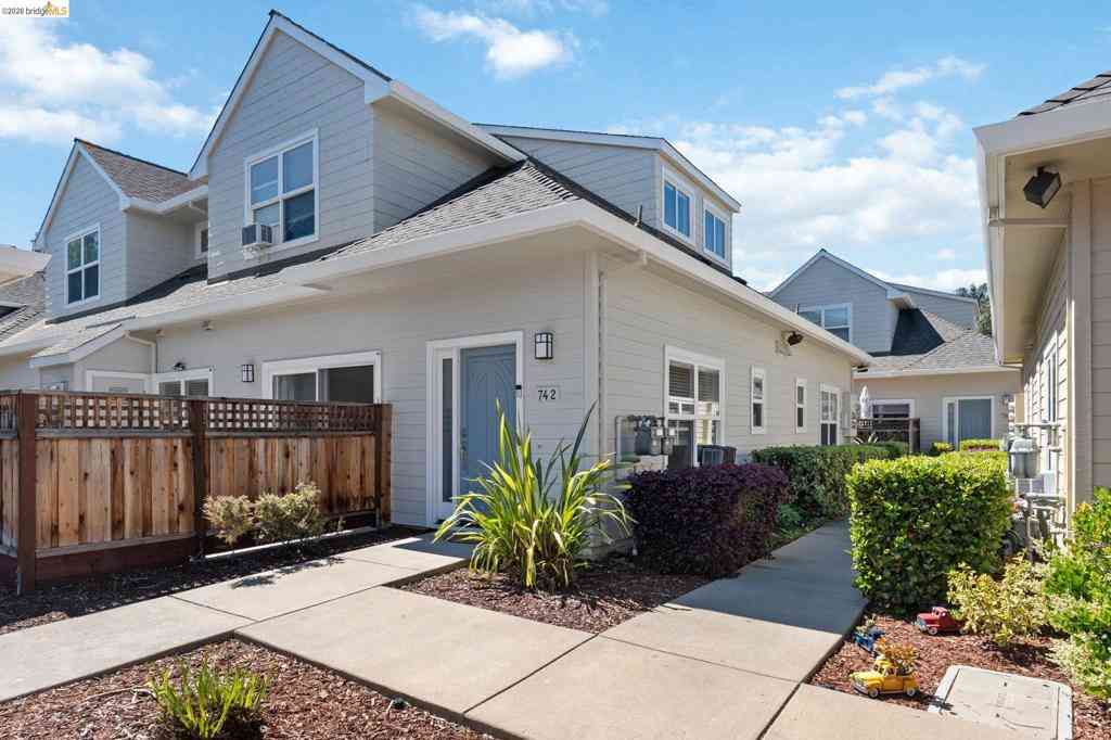 Townhouse For Sale - 742 Cottage Ct<br/> Santa Clara County, Mountain View, CA 94043
