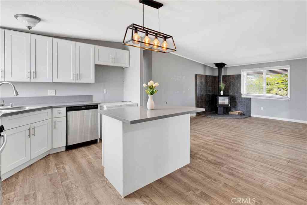 Mobile Home For Sale - 8074 Mira Mar Road<br/> San Bernardino County, Phelan, CA 92371