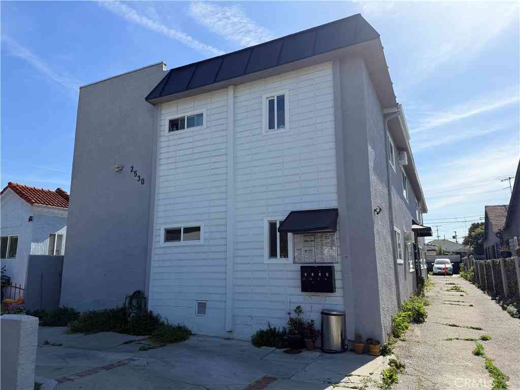 Apartment For Rent - 2530 Carmona<br/> Los Angeles County, Los Angeles, CA 90016