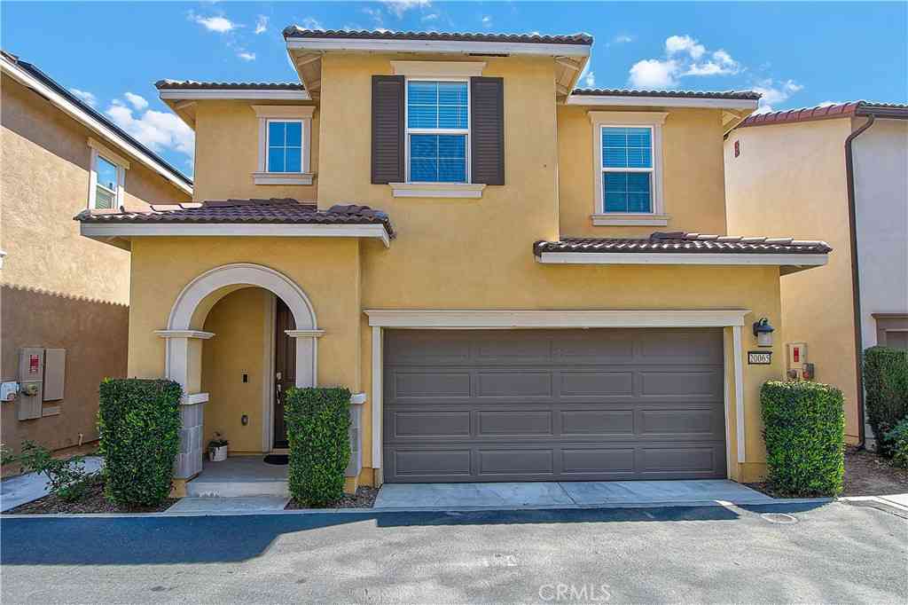 Townhouse For Sale - 20065 Cold Canyon Court<br/> Riverside, CA 92507