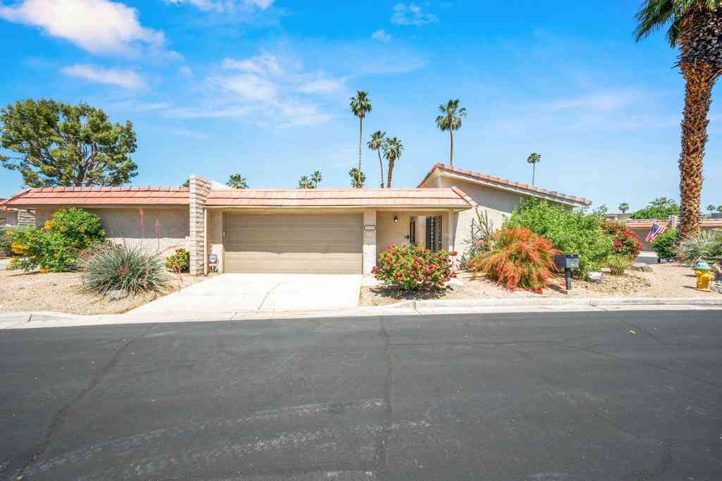 Condo For Sale - 68390 Calle Barcelona<br/> Cathedral City, CA 92234