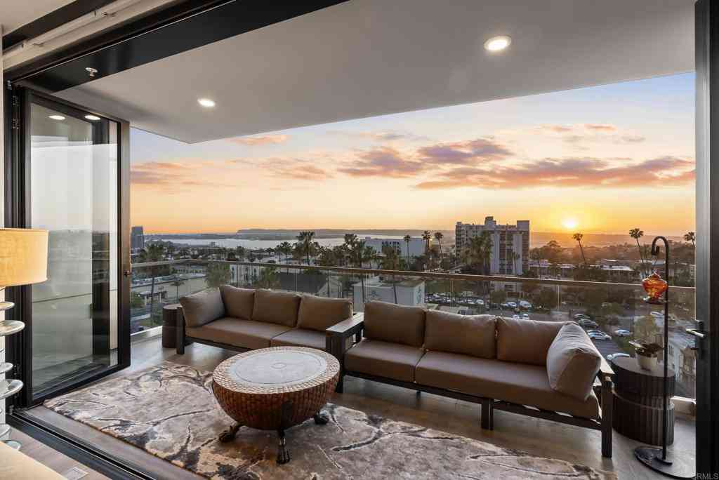 Condo For Sale - 2604 5th Ave #804<br/> San Diego, CA 92103