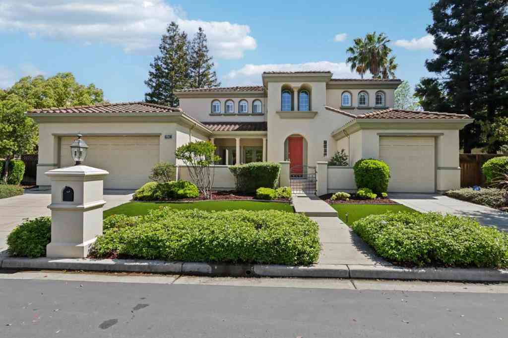 Homes For Sale - 5867 Gleneagles Circle<br/> Santa Clara County, San Jose, CA 95138