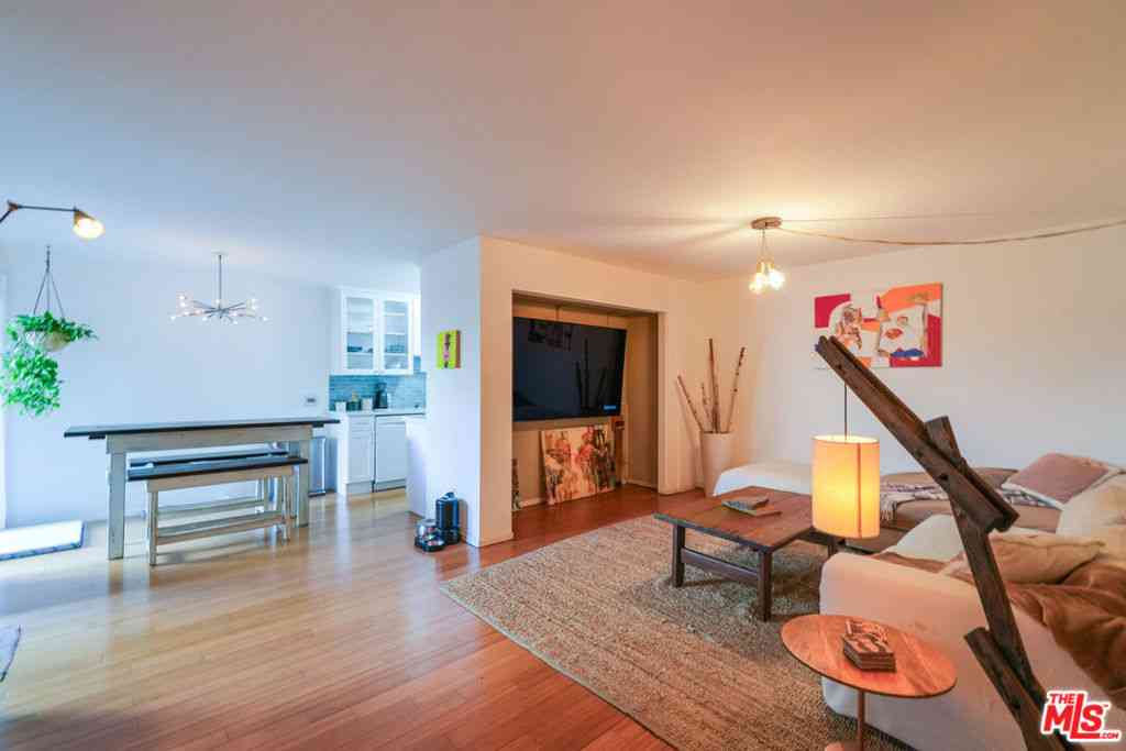 Condo For Sale - 532 N Rossmore Avenue #108<br/> Los Angeles, CA 90004