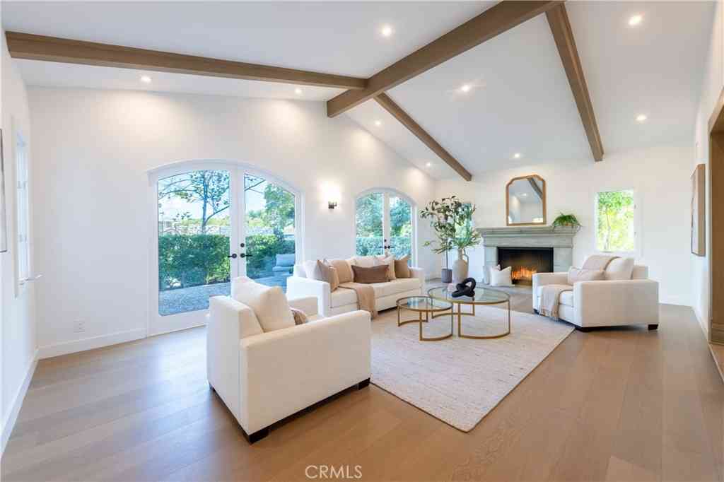 Homes For Sale - 17153 Adlon Road<br/> Los Angeles County, Encino, CA 91436