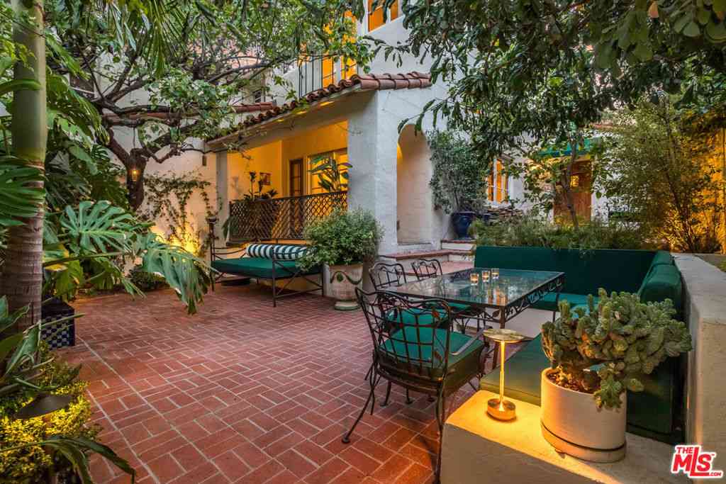 Condo For Sale - 1811 Courtney Avenue<br/> Los Angeles, CA 90046