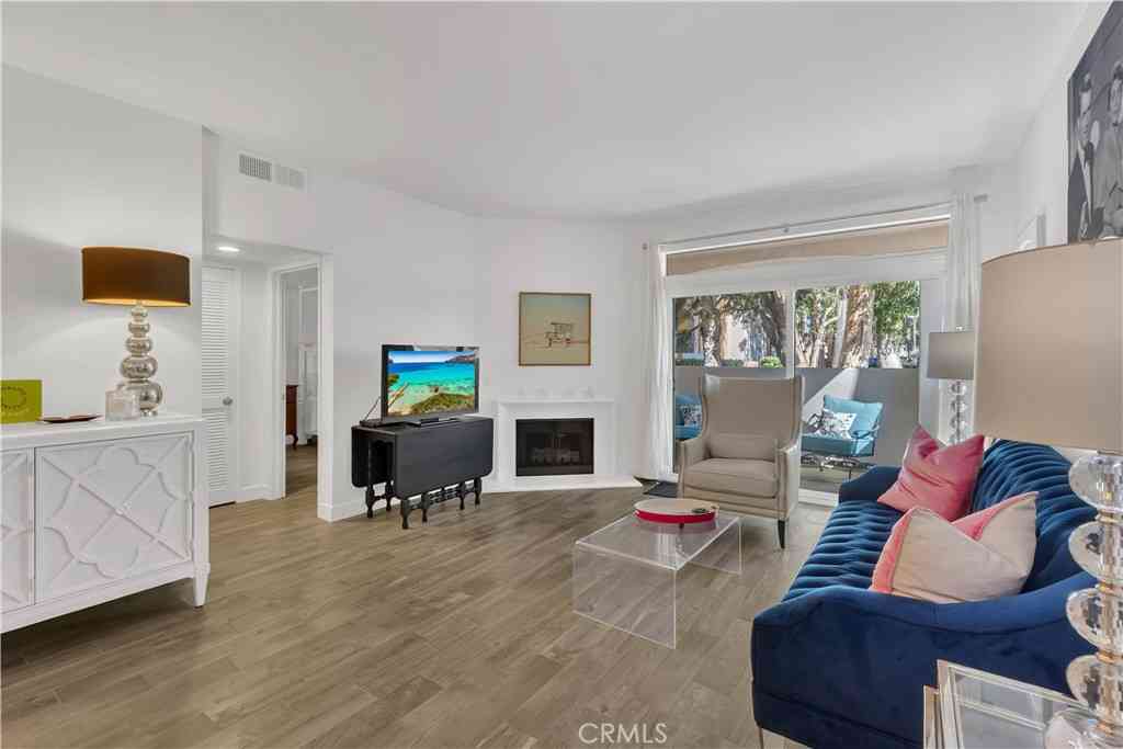 Condo For Sale - 358 Villa Point<br/> Newport Beach, CA 92660
