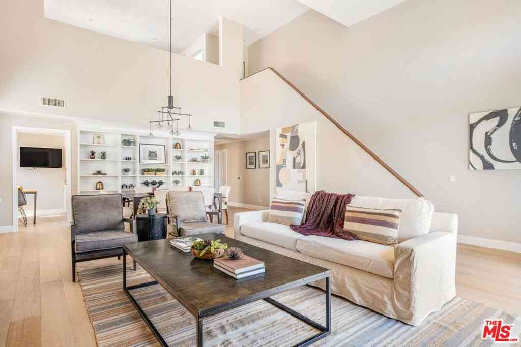 Condo For Sale - 10511 Ashton Avenue #305<br/> Los Angeles, CA 90024