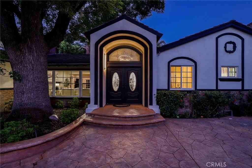 Homes For Sale - 4428 Saugus Avenue<br/> Los Angeles County, Sherman Oaks, CA 91403