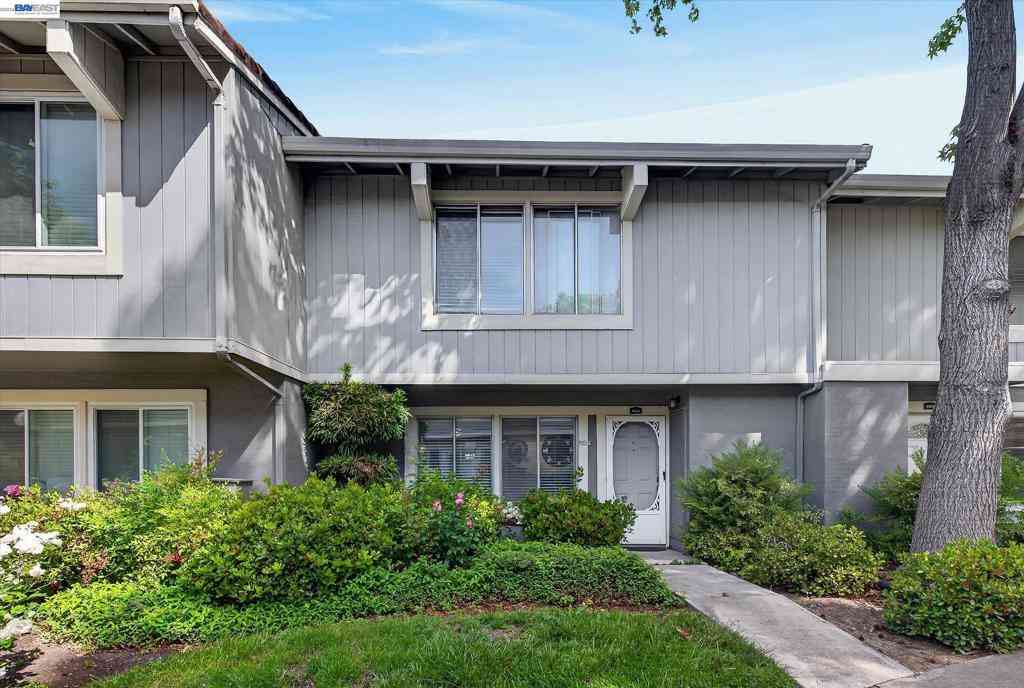 Townhouse For Sale - 4416 Comanche Way<br/> Alameda County, Pleasanton, CA 94588