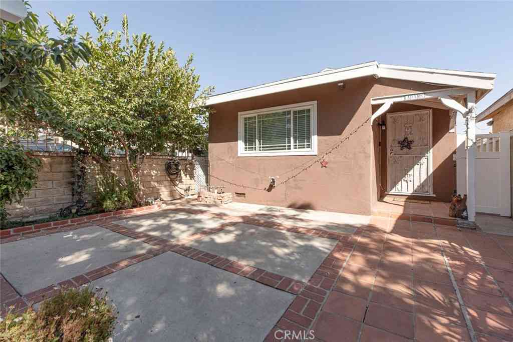 Homes For Sale - 13158 Carl Street<br/> Los Angeles County, Pacoima, CA 91331