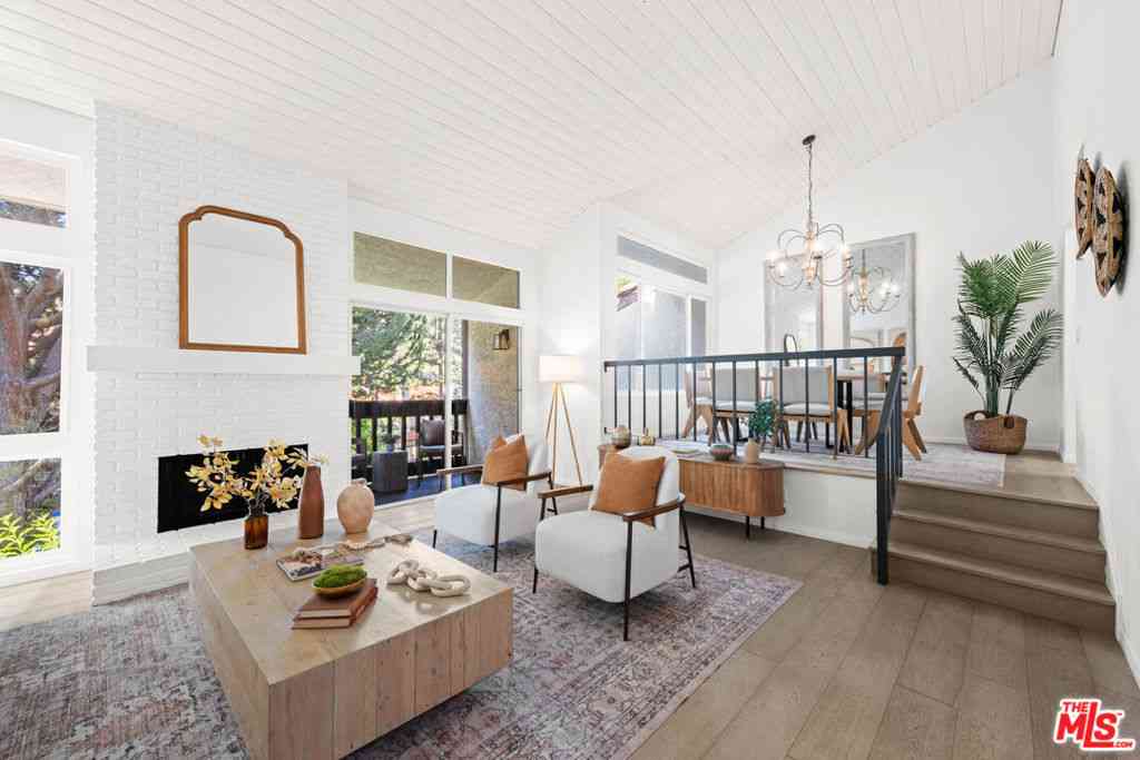 Condo For Sale - 17243 Palisades Circle<br/> Los Angeles County, Pacific Palisades, CA 90272