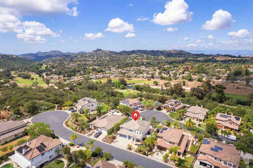 Homes For Sale - 27853 Dogwood Gln<br/> San Diego County, Escondido, CA 92026