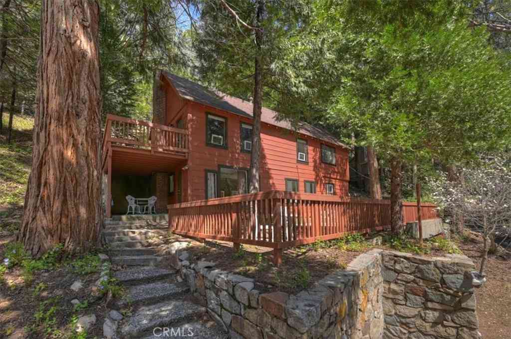 Homes For Sale - 425 Blue Jay Canyon<br/> San Bernardino County, Lake Arrowhead, CA 92317