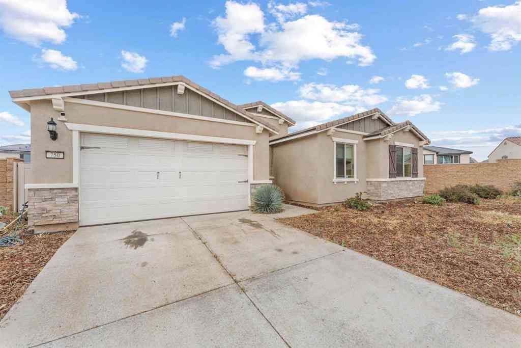 Homes For Sale - 750 Green Court<br/> Perris, CA 92571