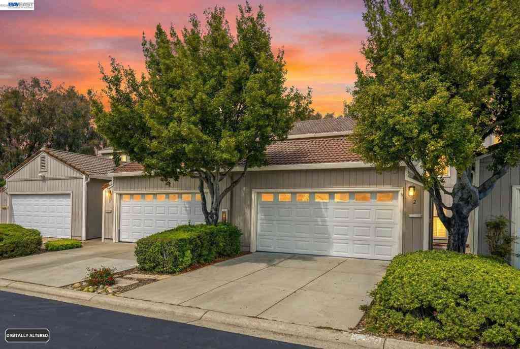 Townhouse For Sale - 2 Knoll Ct<br/> Contra Costa County, Hercules, CA 94547