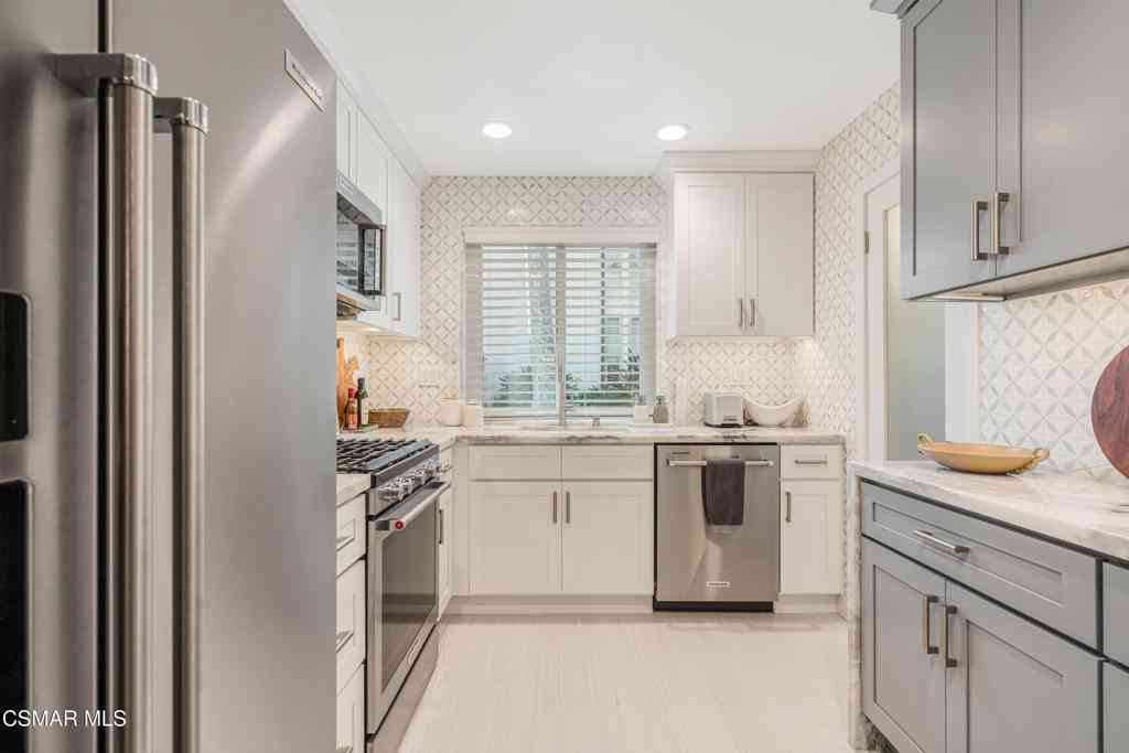 Condo For Sale - 31556 Agoura Road #2<br/> Los Angeles County, Westlake Village, CA 91361