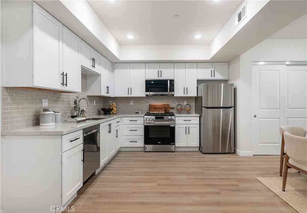 Apartment For Rent - 1303 S Orange Grove Avenue #601<br/> Los Angeles County, Los Angeles, CA 90019