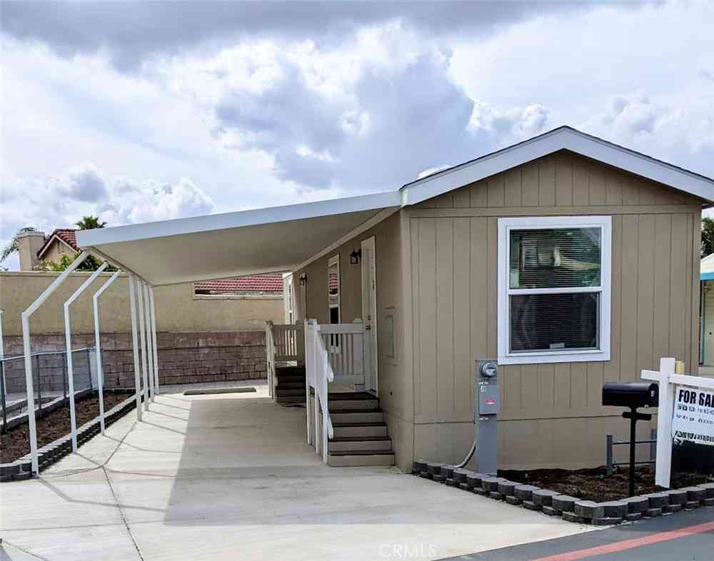 Mobile Home For Sale - 17455 Marygold Avenue #49<br/> Bloomington, CA 92316
