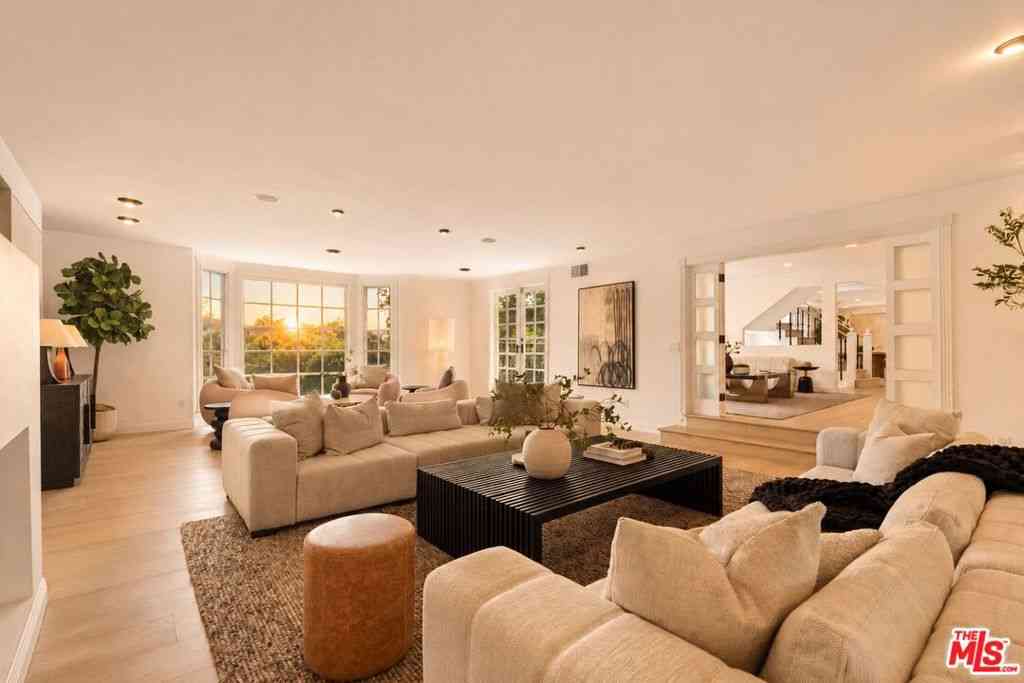 Homes For Sale - 9315 Beverly Crest Drive<br/> Los Angeles County, Beverly Hills, CA 90210