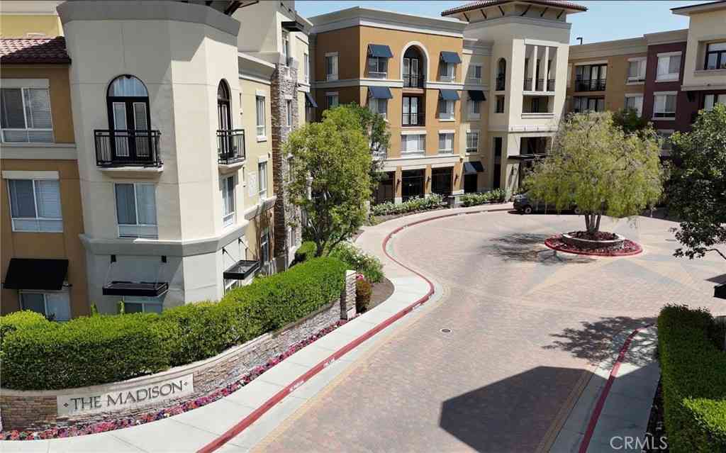 Condo For Sale - 24595 Town Center Drive #3105<br/> Los Angeles County, Valencia, CA 91355