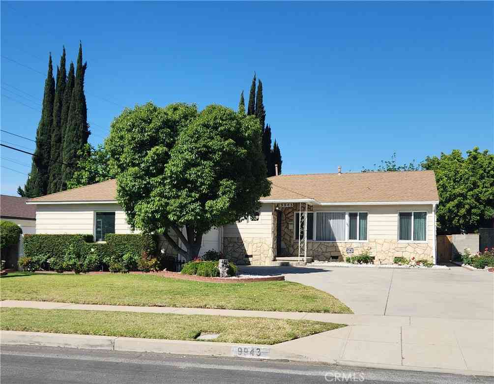 Homes For Sale - 9943 Kester<br/> Los Angeles County, San Fernando, CA 91345