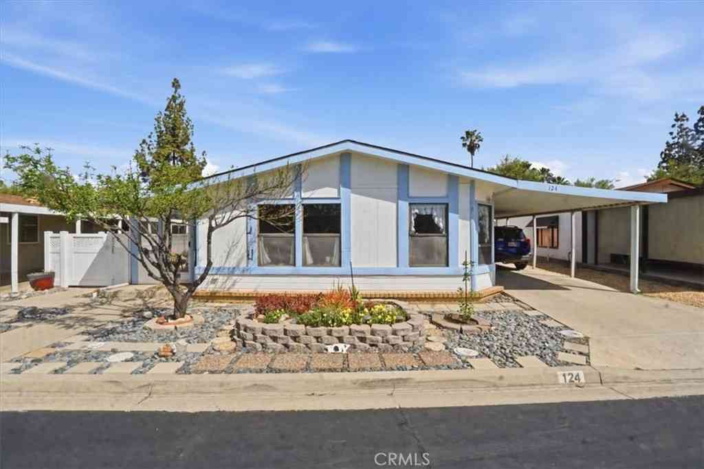 Mobile Home For Sale - 13381 Magnolia #124<br/> Corona, CA 92879