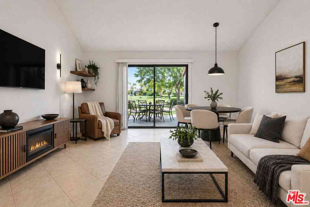 Condo For Sale - 40513 Bay Hill Way<br/> Palm Desert, CA 92211