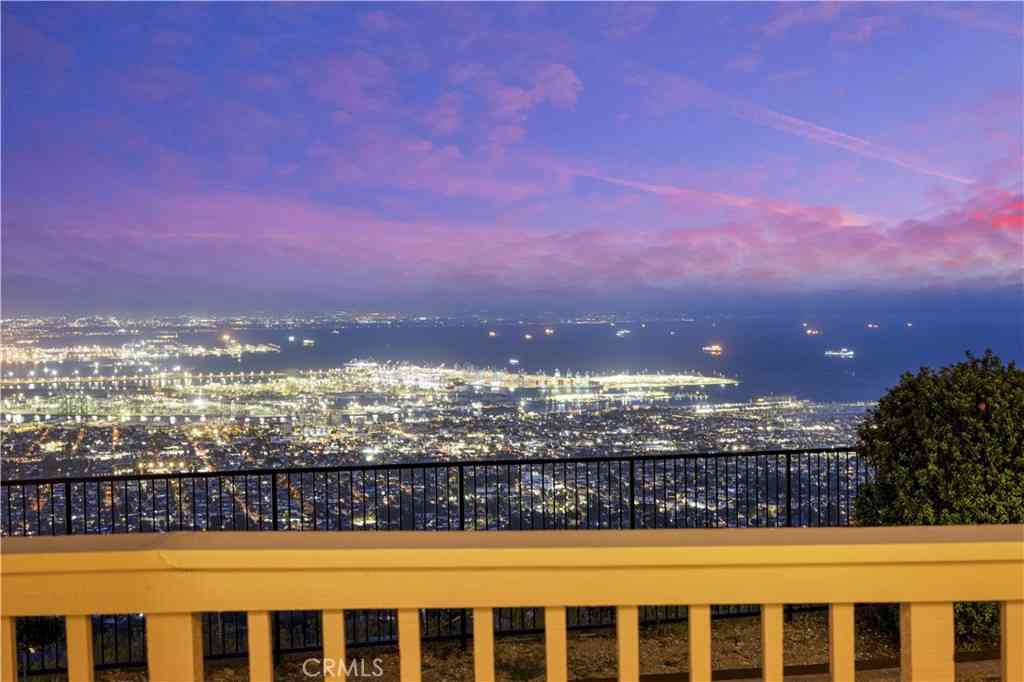 Homes For Sale - 10 Avenue De Azalea<br/> Los Angeles County, Rancho Palos Verdes, CA 90275