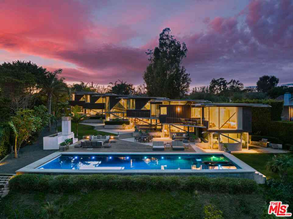 Homes For Sale - 28827 Grayfox Street<br/> Los Angeles County, Malibu, CA 90265