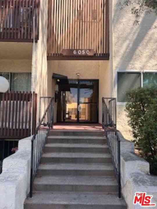 Condo For Sale - 6050 Canterbury Drive #F208<br/> Culver City, CA 90230