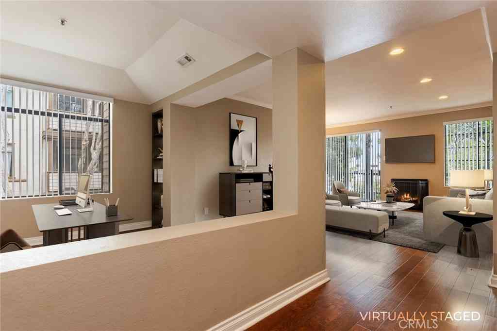 Condo For Sale - 2559 Plaza Del Amo #201<br/> Los Angeles County, Torrance, CA 90503