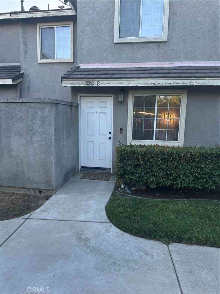 Condo For Sale - 220 W Walnut #B<br/> San Bernardino County, Rialto, CA 92376