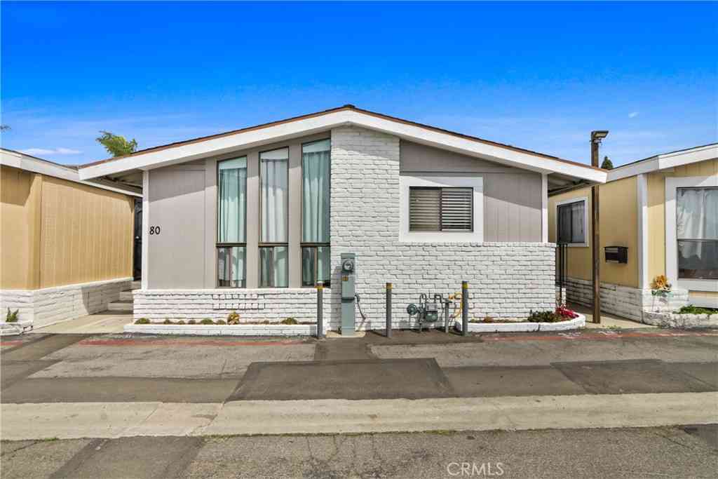 Mobile Home For Sale - 327 W Wilson #80<br/> Orange County, Costa Mesa, CA 92627