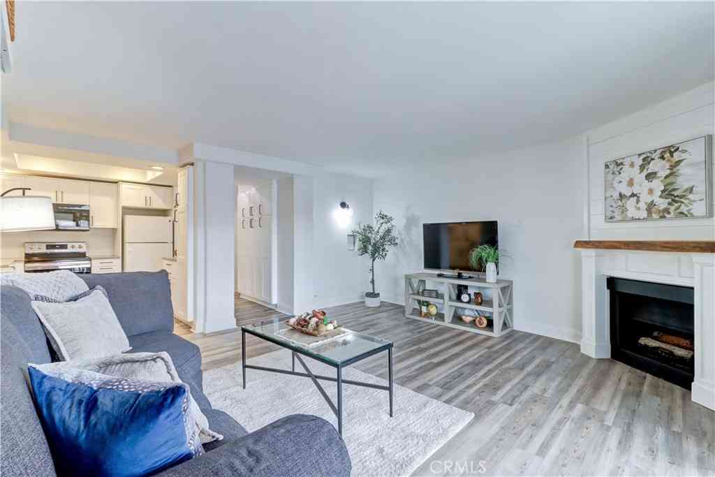 Condo For Sale - 4570 Cove Dr #A<br/> San Diego County, Carlsbad, CA 92008