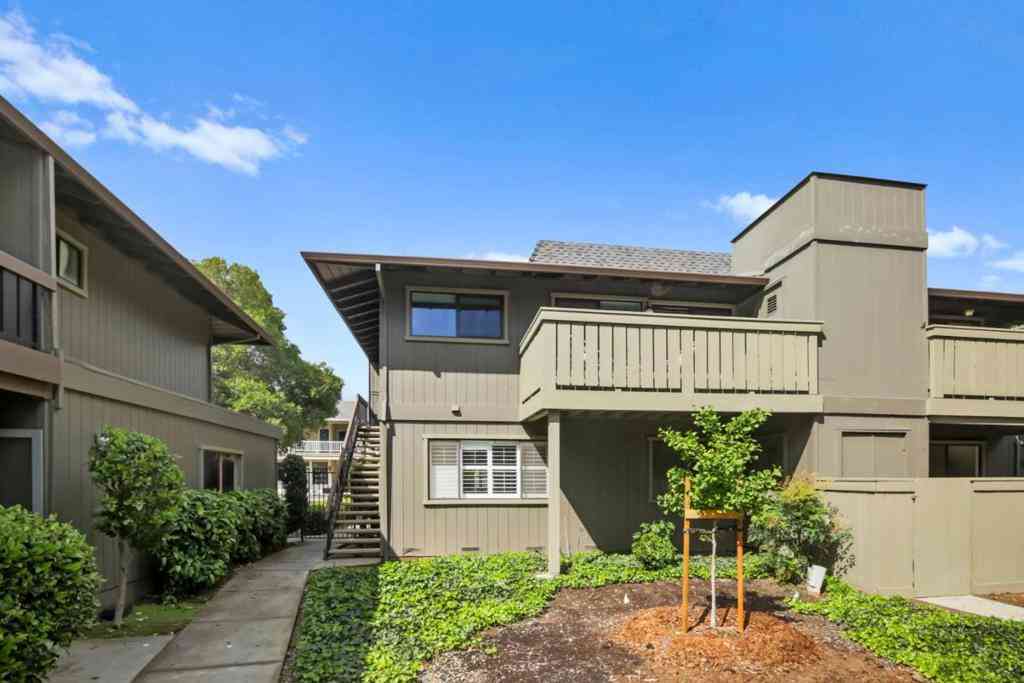 Condo For Sale - 14351 Saratoga Avenue #B<br/> Saratoga, CA 95070