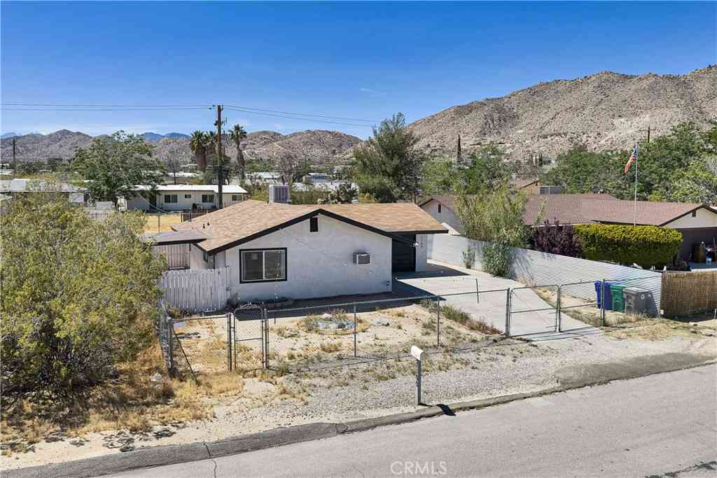 Homes For Sale - 7100 Cholla Avenue<br/> San Bernardino County, Yucca Valley, CA 92284