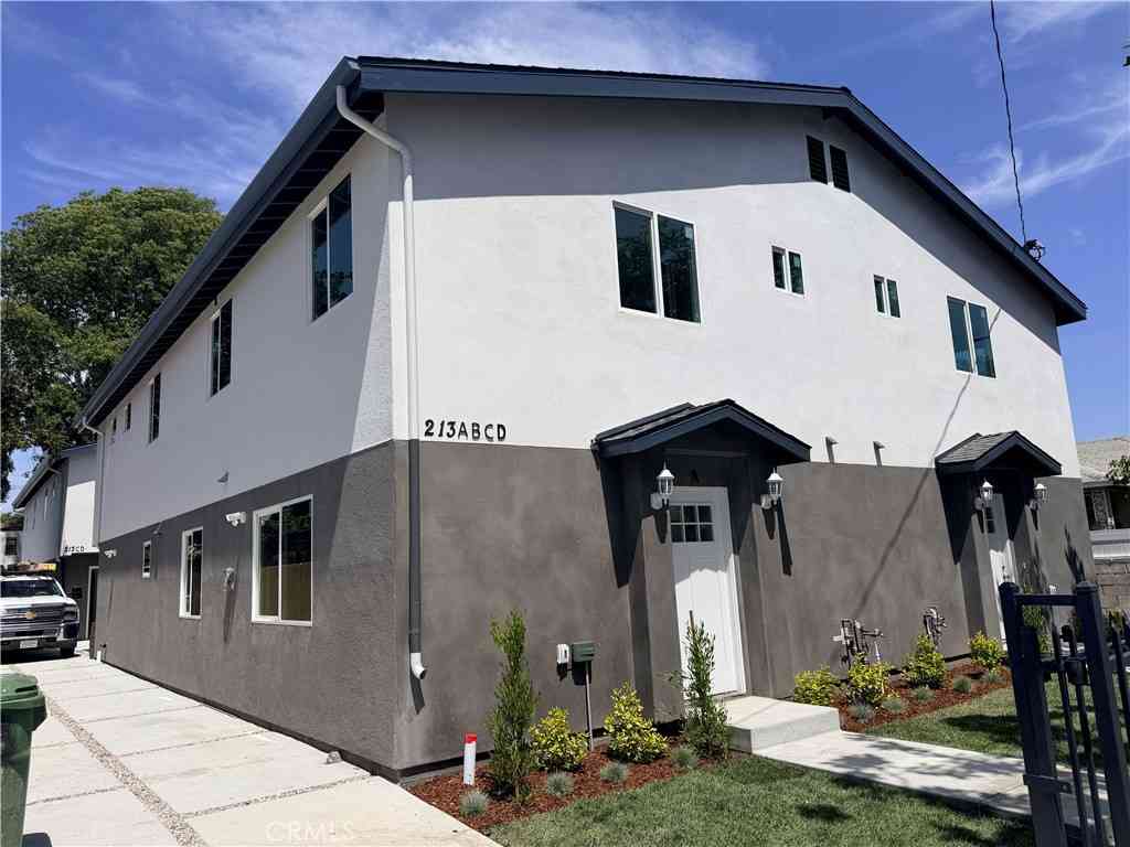 Multifamily For Sale - 213 E Raymond<br/> Los Angeles County, Compton, CA 90220