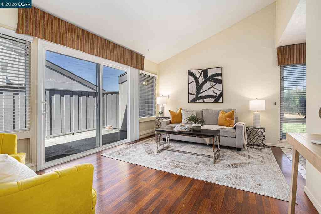 Townhouse For Sale - 1395 Kenwal Rd #A<br/> Concord, CA 94521
